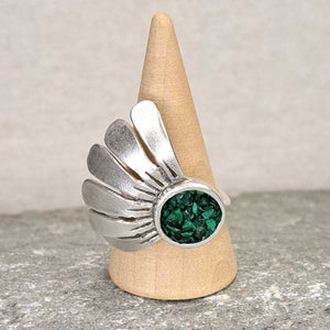 Δαχτυλίδι ορειχάλκινο ασημί με σχέδιο μισό λουλούδι με πράσινες πέτρες